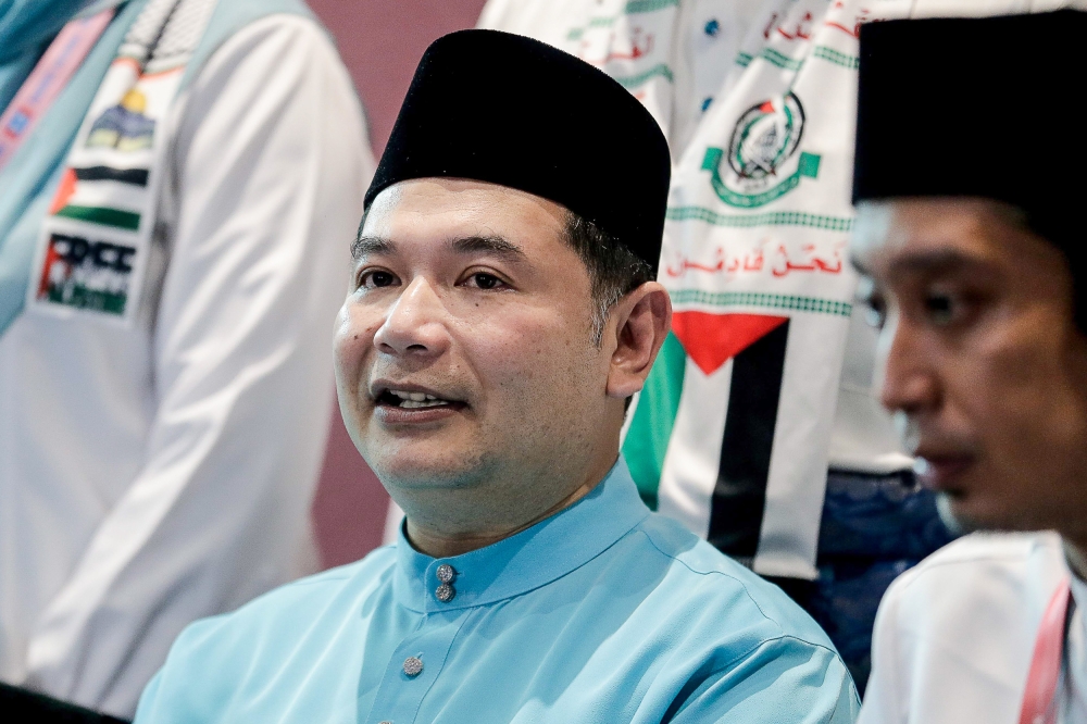 PKR deputy president Rafizi Ramli speaks to reporters at the Putrajaya International Convention Centre November 25, 2023. ― Picture by Sayuti Zainudin