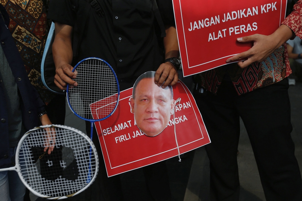 People carry rackets, placards and a mask depicting Firli Bahuri, Chair of the Corruption Eradication Commission (KPK), during a protest outside the Corruption Eradication Commission (KPK) building in Jakarta, Indonesia November 23, 2023. ― Reuters pic