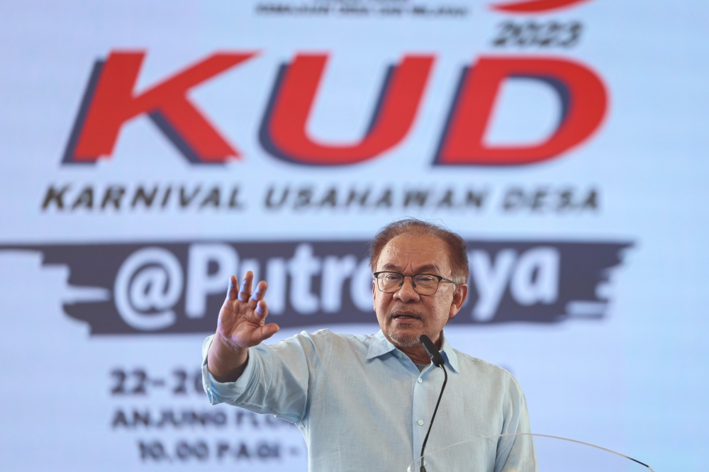 Prime Minister Datuk Seri Anwar Ibrahim officiates the Rural Entrepreneurs Carnival KUD@Putrajaya 2023 in Putrajaya November 25, 2023. — Bernama pic