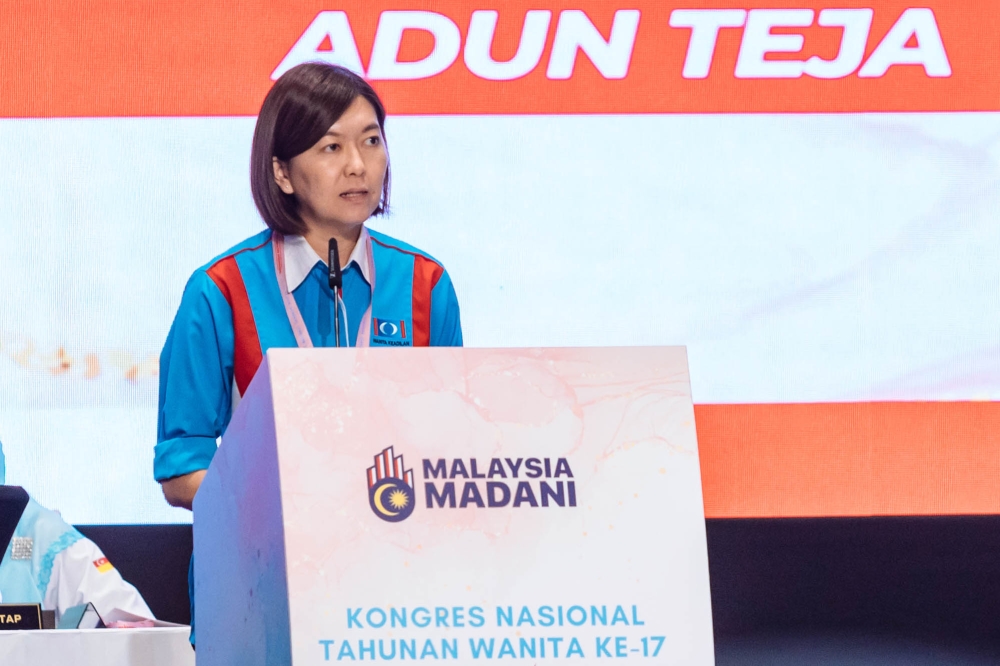 Sandrea Ng Shy Ching speaking during the PKR Women’s National Congress at Putrajaya International Convention Centre (PICC) November 25, 2023. — Picture Firdaus Latif