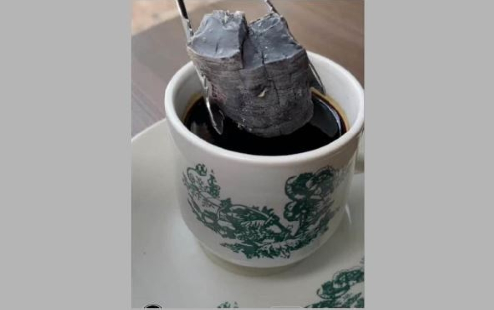 Adding charcoal to coffee drinks, which is reportedly becoming a trend, is an offence under the Food Regulations 1985. — Bernama pic