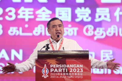 Resign if you can’t work with each other, Loke tells DAP elected reps in Selangor