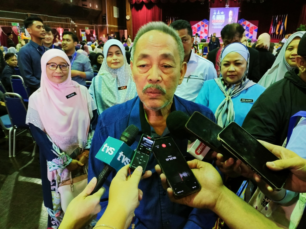 State Education, Innovation and Talent Development Minister Datuk Seri Roland Sagah Wee Inn today gave his assurance that the standard assessment will not cause undue stress to students, teachers, schools, and parents. ― Borneo Post pic