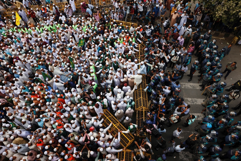  — Bangladesh has launched a sweeping and violent crackdown on opposition parties to eliminate competition ahead of general elections, including arresting almost 10,000 activists, Human Rights Watch (HRW) said today.