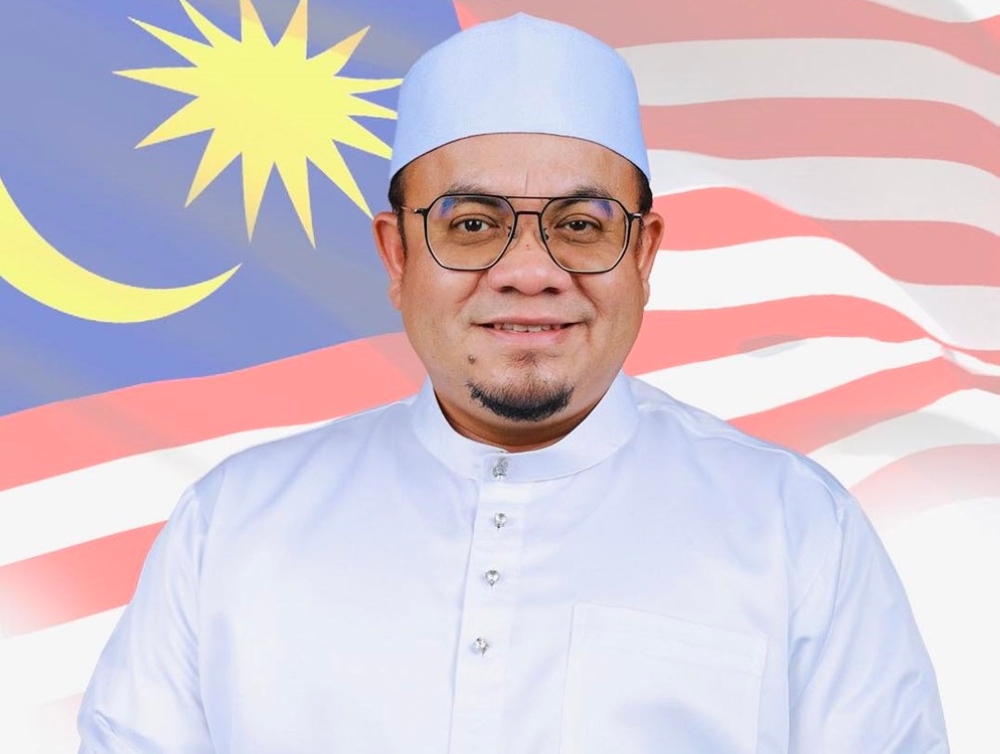 Chairman of Kelantan Local Government, Housing, Health and Environment Committee Hilmi Abdullah said the organiser of the Loy Krathong Festival concert had a permit, so it did not breach the Kelantan Entertainment Control Enactment as claimed by certain parties. ― Picture via Facebook/Hilmi Abdullah