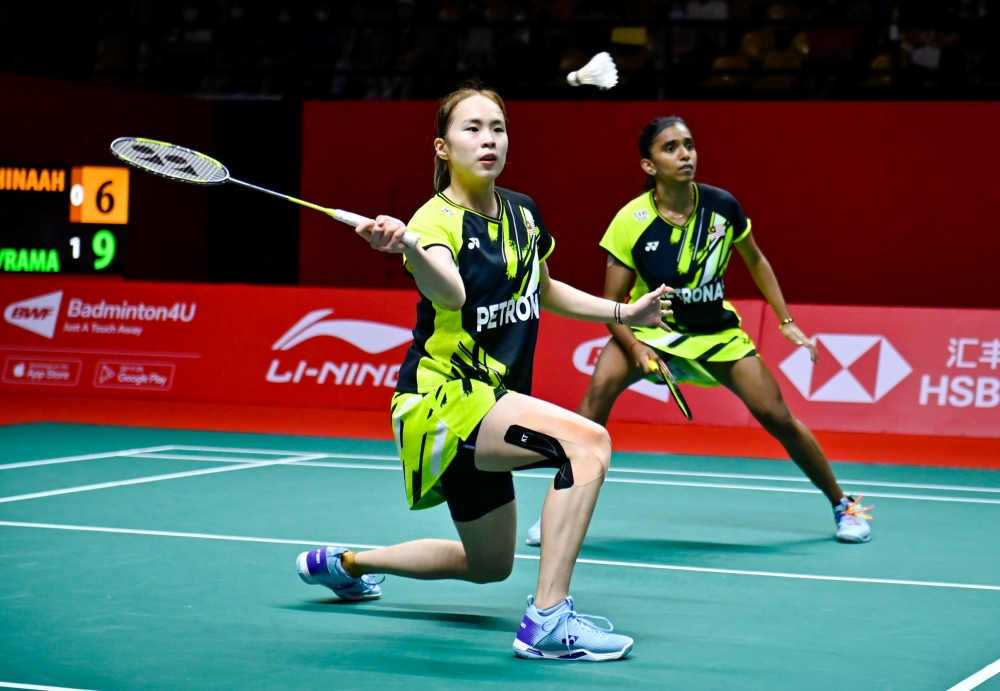 Previously, national badminton fans had speculated that there was something amiss between Pearly and Thinaah after the 2022 Commonwealth Games gold medallists barely spoke to each other en route to losing 11-21, 21-15, 20-22 to South Koreans Jeong Na Eun-Kim Hye Jeong in the first round of the China Masters on November 22). — Bernama pic
