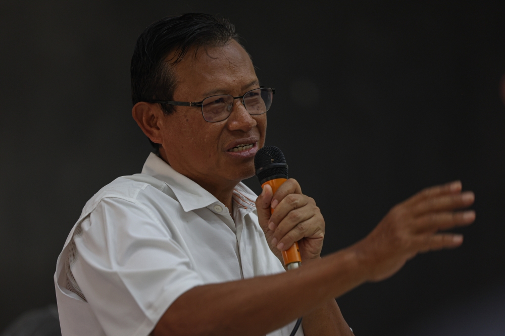 BN strategic communications director Datuk Seri Ahmad Shabery Cheek said the absence of the PAS candidate from the Kemaman by-election campaign rounds of Perikatan Nasional (PN) chairman Tan Sri Muhyiddin Yassin showed that PAS and Bersatu lack sincerity in their cooperation as well as lack of respect. — Bernama pic