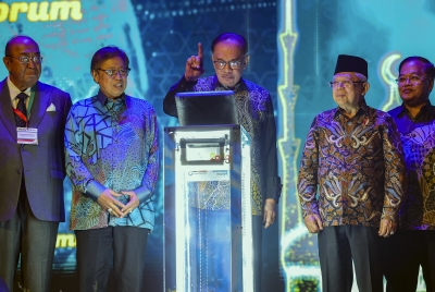 Anwar lauds Abang Jo, GPS for helping to restore Malaysia’s stability