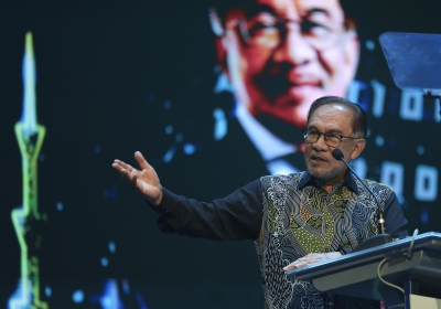 PM Anwar calls on Muslim countries to collaborate in business, investment and economics