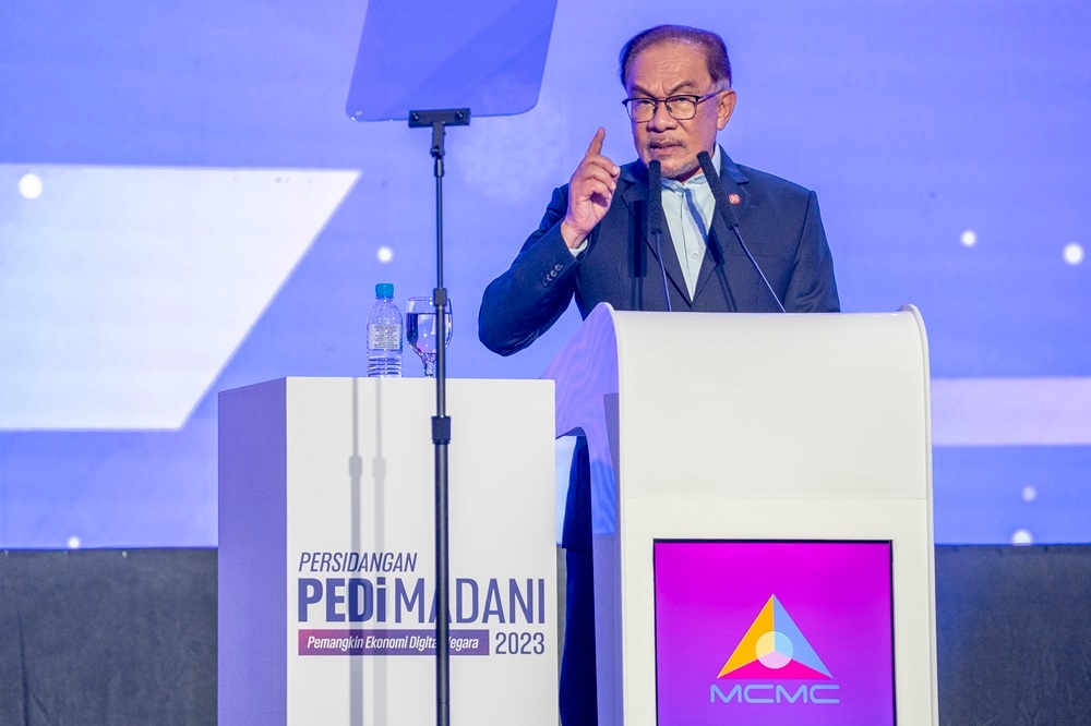 Prime Minister Datuk Seri Anwar Ibrahim today announced allowance increases for Digital Economic Centres (PEDi) managers and their assistants. — Picture by Shafwan Zaidon