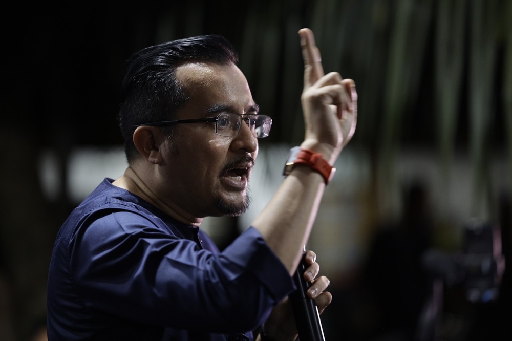 Datuk Asyraf Wajdi Dusuki says not a single MP from Umno will switch allegiance to enable federal Opposition Perikatan Nasional to form the government again. ― Bernama pic