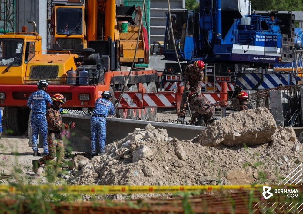 Four of the five foreign workers involved in the incident in which a logistics warehouse under construction in Bayan Lepas, Penang collapsed on Tuesday were registered with the Social Security Organisation but had no records of contributions. — Picture via X/Bernama 