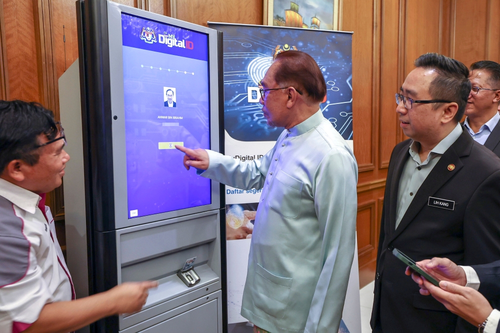 Prime Minister Datuk Seri Anwar Ibrahim is the first person in the country to have the Digital ID facility. ― Bernama pic