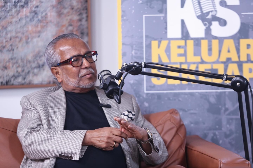 Datuk Seri Najib Razak’s lawyer, Tan Sri Muhammad Shafee Abdullah, has explained that the former prime minister is undergoing his PhD studies while in prison. — Picture courtesy of Facebook/Keluar Sekejap