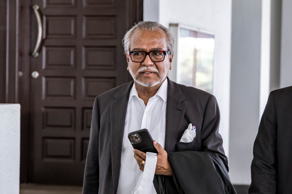 Lawyer Tan Sri Muhammad Shafee Abdullah said the application was made after deputy public prosecutor (DPP) Mohd Ashrof Adrin Kamarul informed Judge K. Muniandy that the prosecution had yet to decide on the defence's letter of representation sent to the Attorney General's Chambers (AGC) on July 31. ― Picture by Firdaus Latif