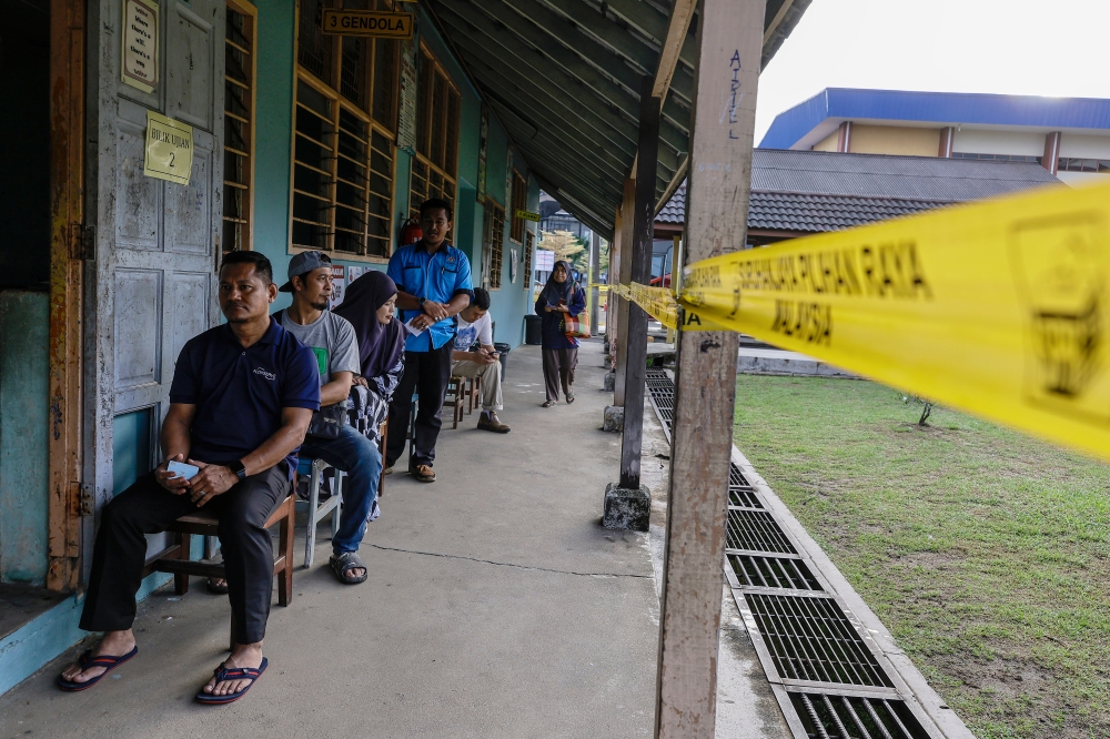 The voter turnout for the Kemaman parliamentary by-election stood at 60 per cent as of 4pm today, according to the Election Commission. — Bernama pic