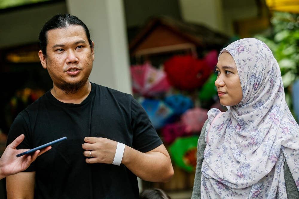 Muammar Mustafa (centre), father to a six-year-old son who is diagnosed with severe autism, speaks to the media during the animal-assisted therapy exposure for autistic children event at Zoo Negara November 27, 2023. — Picture by Hari Anggara