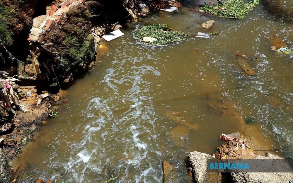 The Johor state government will request the Deputy Public Prosecutor to see if the fines meted out against the parties that caused the pollution incident in Sungai Kim Kim, Pasir Gudang, in 2019 were adequate or otherwise. — Picture via X/Bernama 