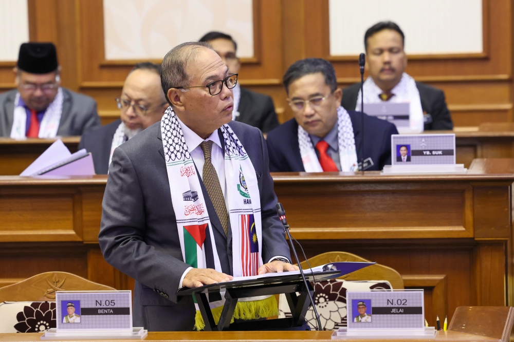 Menteri Besar Datuk Seri Wan Rosdy Wan Ismail speaks at the Pahang State Assembly meeting in Kuantan December 4, 2023. ¬— Bernama pic
