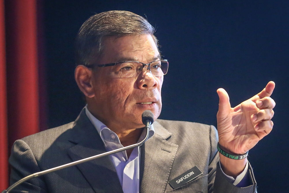 The Registrar of Societies (RoS) has reportedly been directed by Home Minister Datuk Seri Saifuddin Nasution Ismail to periodically examine the activities and financial status of registered organisations. — Picture by Yusof Mat Isa