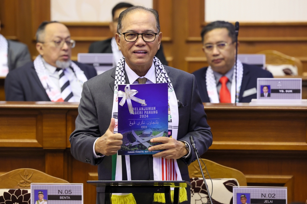 Pahang Menteri Besar Datuk Seri Wan Rosdy Wan Ismail poses with the Pahang State Budget 2024 book before presenting tabling the Pahang Budget 2024 themed ‘Pahang Prihatin, Rakyat Makmur’ at Wisma Sri Pahang in Kuantan, December 4, 2023. — Bernama pic 