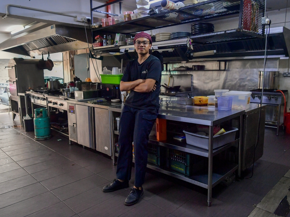 Amer Adham Kamaruddin in his kitchen at Dyslexia Cafe MY in Section 9, Bandar Baru Bangi, December 4, 2023. — Bernama pic 