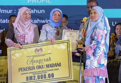 Nancy Shukri urges all layers of society to help PwDs register with Social Welfare Dept