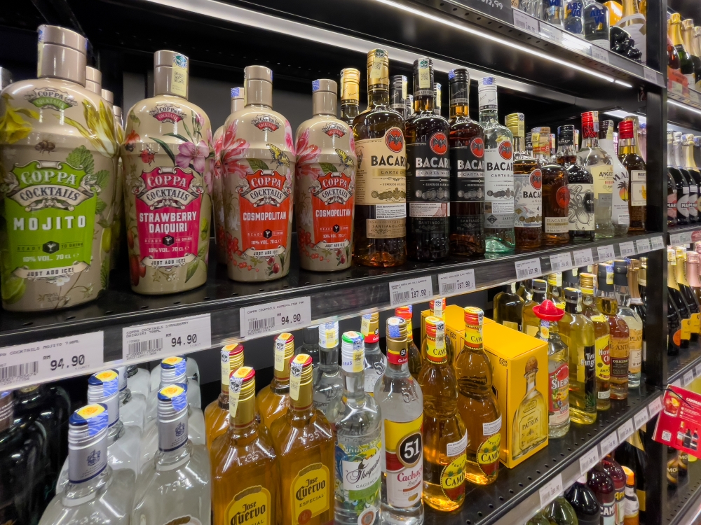 The freeze on the issuance of new licences for the sale of liquor at sundry shops, convenience stores as well as Chinese medicine halls in the city stays, said DBKL. — Picture by Raymond Manuel