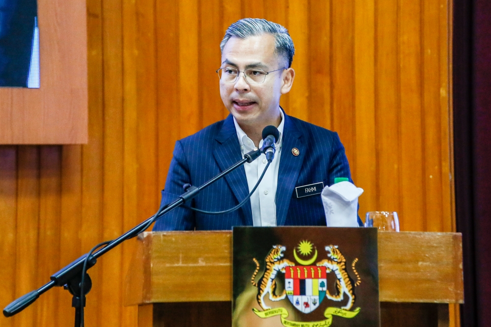Fahmi Fadzil said that continuing to retain the unity government would help improve political stability, increase investor confidence and strengthen the ringgit. — Picture by Hari Anggara