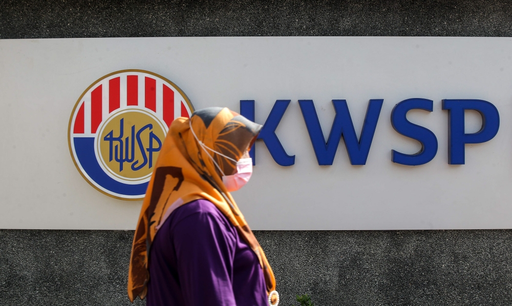 In August, EPF suggested that Malaysians should aim for a basic savings of at least RM35,000 by the age of 30 to meet the minimum amount required for sustaining life after retirement. — Picture by Farhan Najib