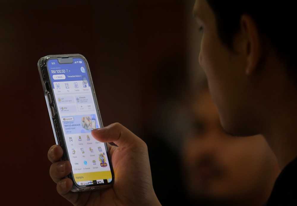 Deputy Finance Minister I Datuk Seri Ahmad Maslan said the provision of eWallet credit of RM100 under eMadani to 10 million Malaysians is not expected to cause a rise in inflation. — Bernama pic