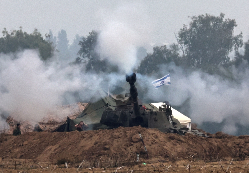 An Israeli artillery unit operates at the border with Gaza, amid the ongoing conflict between Israel and the Palestinian group Hamas, as seen from southern Israel, December 5, 2023. ― Reuters pic