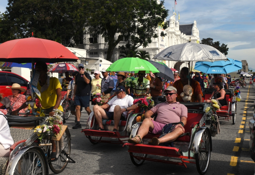 MAH) chairman Tony Goh said the visa-free entry offered by the government for tourists from some countries was expected to increase tourist arrival in the country, especially from China by 20 to 30 per cent. — Bernama pic