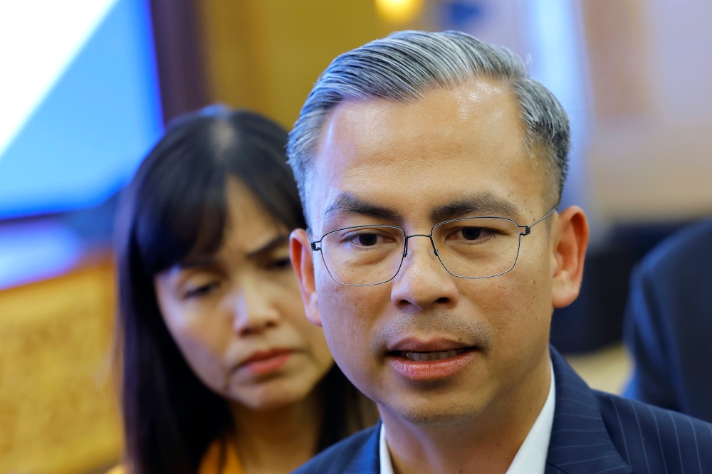 Communications and Digital Minister Fahmi Fadzil said that once Malaysia reached the target, the government would decide on establishing a second 5G network. — Bernama pic 
