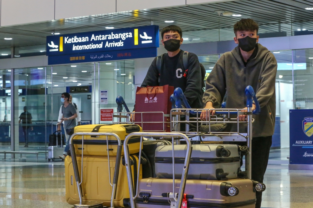 Travellers arrive at Kuala Lumpur International Airport in Sepang January 10, 2023. — Picture by Yusof Mat Isa