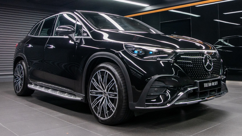 In Malaysia, the EQE SUV is offered in a single EQE500 4Matic SUV variant, delivering vastly more power but less range than the EQE350+ sedan. It’s priced at RM485,888 on-the-road without insurance, inclusive of a four-year, unlimited-mileage warranty and a ten-year/250,000km battery warranty. — SoyaCincau pic 