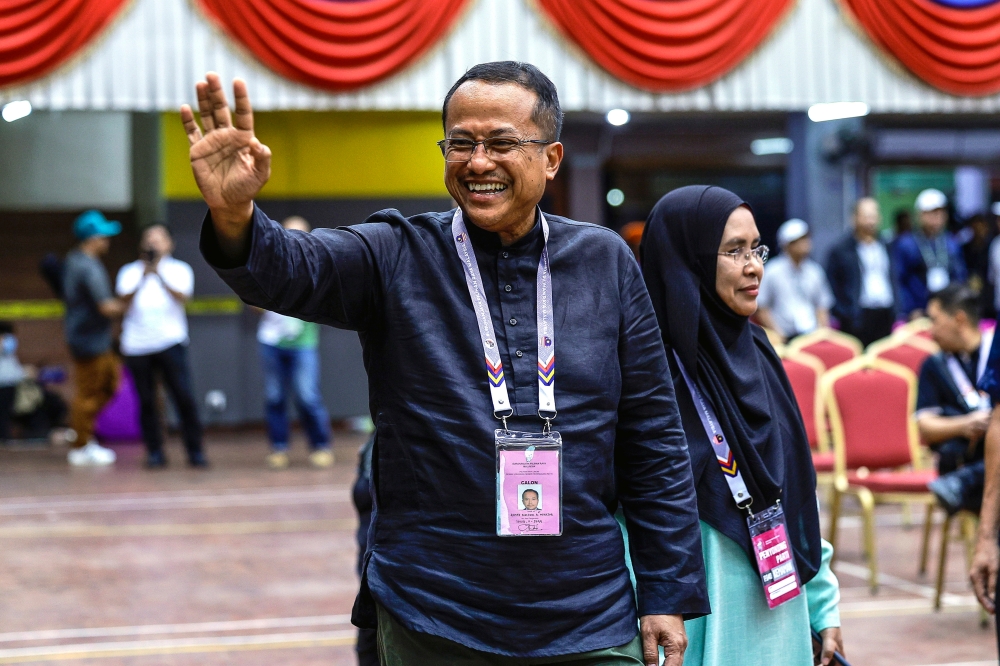 Analysts say Terengganu Menteri Besar Datuk Seri Ahmad Samsuri Mokhtar can act as a bridge between PAS and non-Muslims and urban middle-class Malays in states held by Pakatan Harapan and Barisan Nasional such as Selangor, Melaka and Johor. — Bernama pic 