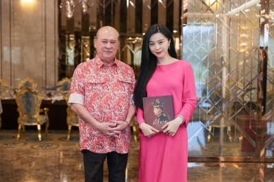 Johor Sultan grants audience to top Chinese actress Fan Bingbing