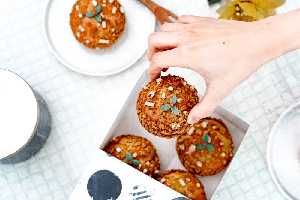 The 'choux' cream fillings come in six Christmas flavours, including Earl Grey Lychee and Strawberry Cheesecake. – Picture courtesy of Pǐn 品