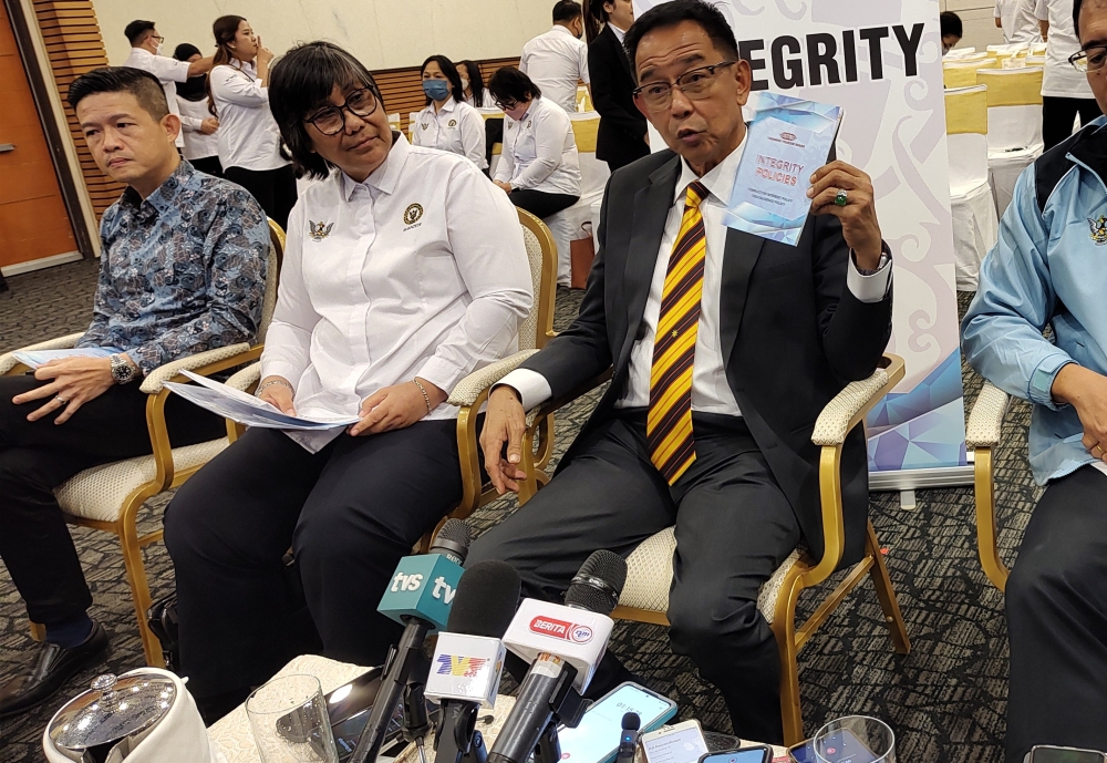 Sarawak Tourism, Creative Industry and Performing Arts Minister Datuk Seri Abdul Karim Rahman Hamzah said that the Integrity Policies are another important step undertaken by the Sarawak Tourism Board. — Picture by Sulok Tawie