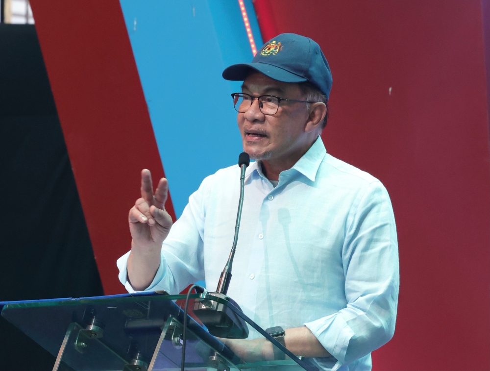 Prime Minister Datuk Seri Anwar Ibrahim speaks at the opening of the National Hawkers and Petty Traders Day in Kota Kinabalu, December 7, 2023. He said his administration has implemented more policies granting greater autonomy to Sabah and Sarawak at a pace and intensity not previously seen. — Bernama pic 