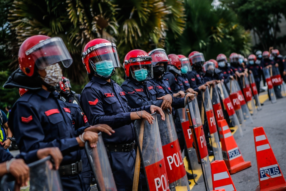 Inspector-General of Police Tan Sri Razarudin Husain said that the RM21.8 million worth of equipment procured by the Home Ministry for the FRU included riot control equipment, namely 1,000 units of protective body armour and 1,000 units of gas masks, worth RM10 million. — Picture by Hari Anggara