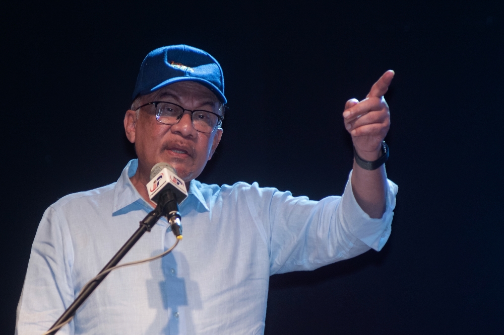 Prime Minister Datuk Seri Anwar Ibrahim said that the visits by ministers or deputy ministers are aimed at finding solutions to various issues related to the people and the economy on the duty-free island. — Bernama pic 