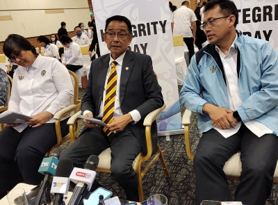 No need for alarm amid rising Covid-19 cases in Malaysia, says Sarawak tourism minister - Vimarsana News