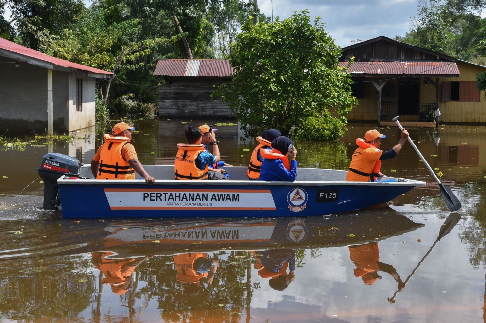 According to the Social Welfare Department’s (JKM) Info Bencana portal, the flood victims are at six PPS in the district. ― Bernama pic