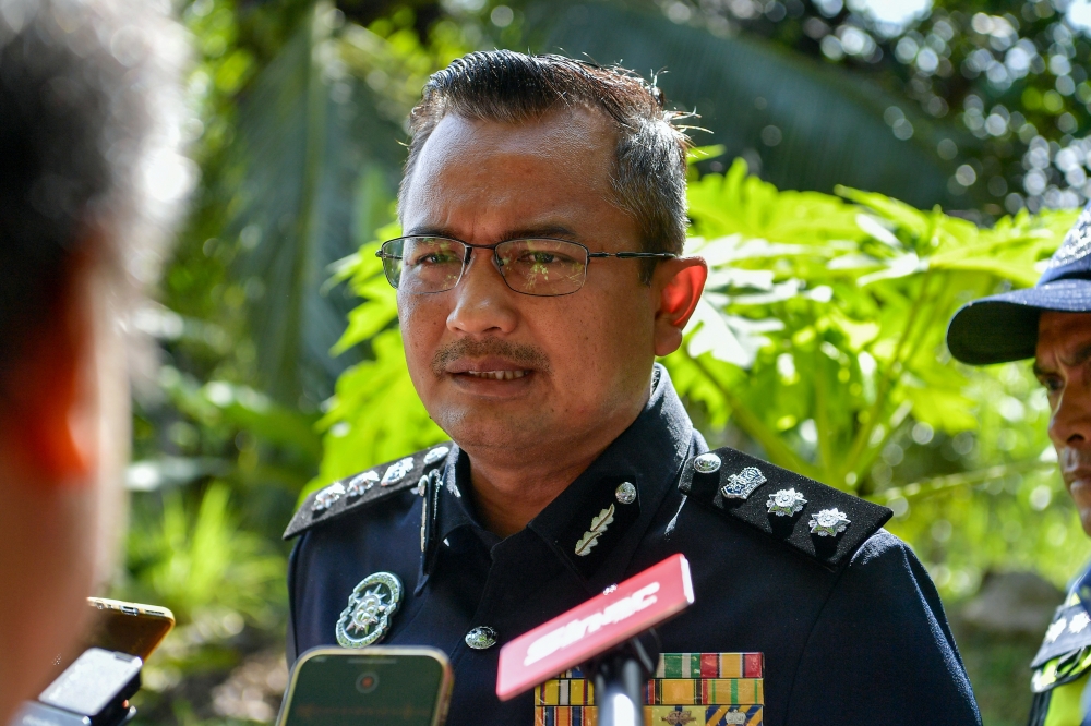 Petaling Jaya police chief ACP Mohd Fakhrudin Abd Hamid speaks to reporters at the location where Zayn Rayyan's body was found, December 8, 2023. ― Bernama pic