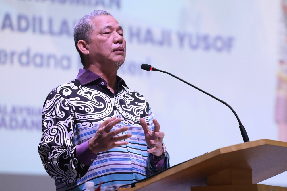 Deputy Prime Minister Datuk Seri Fadillah Yusof expressed hope that the initiative, which also benefits students from polytechnics, Teacher Education Institutes, and matriculation colleges, would give peace of mind to the students, enabling them to concentrate better on their studies. — Bernama pic 