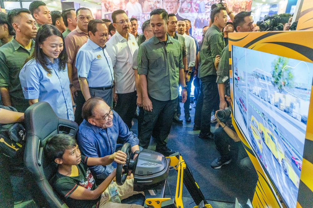 Prime Minister Datuk Seri Anwar Ibrahim mingles with guests at the Madani Government One Year Anniversary Programme in Bukit Jalil December 9, 2023. ― Picture by Shafwan Zaidon
