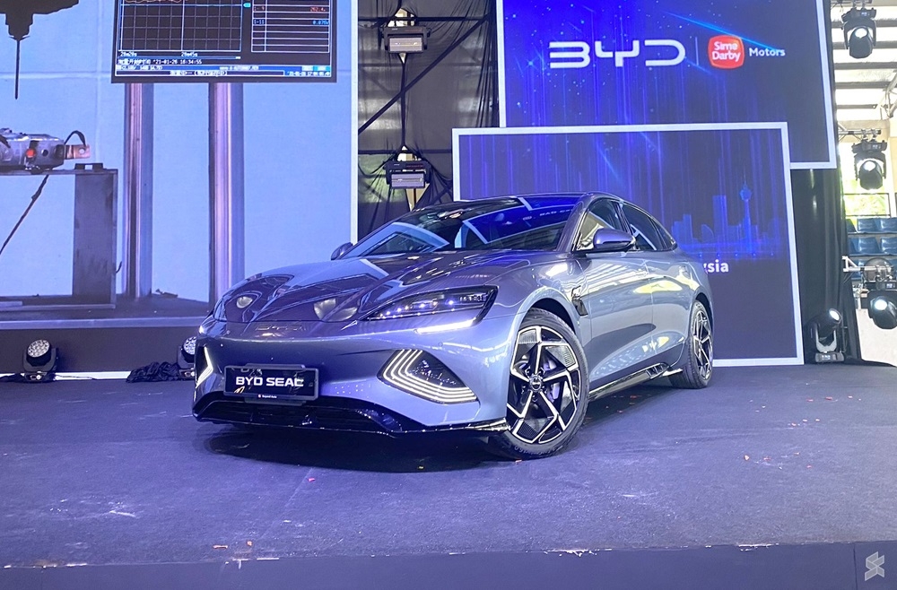 BYD Malaysia has provided an early preview of the upcoming BYD Seal ahead of its official launch that’s set to happen early next year. — SoyaCincau pic 