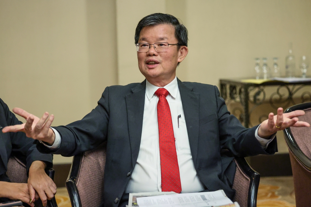 Penang Chief Minister Chow Kon Yeow encouraged youth in Penang to venture into the modern agriculture sector towards the government’s efforts to reduce dependence on imported goods and further ensure food security, especially in this state.
